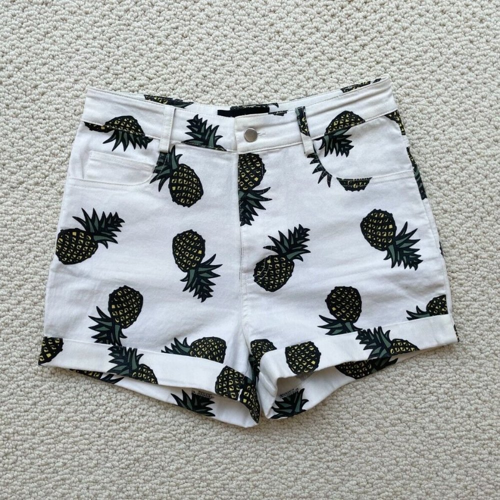 Wilde Heart Pineapple Mid-Rise Short Shorts, White with Pattern, Size Small